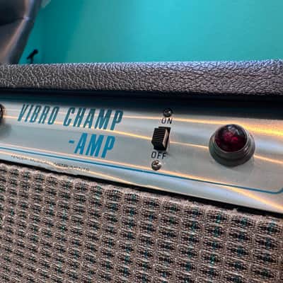 1971 Fender Vibro Champ - Amp (6-Watt 1x8" Guitar Combo) image 3