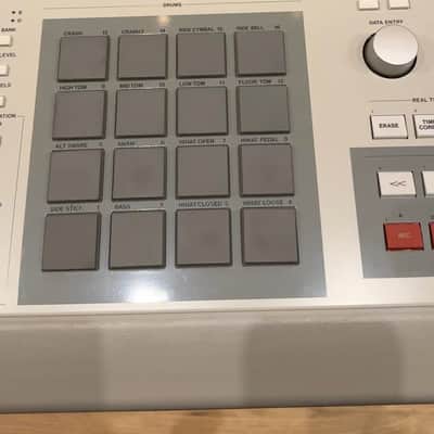 Akai MPC3000 MIDI Production Center 1993 - 2001 - Grey image 8