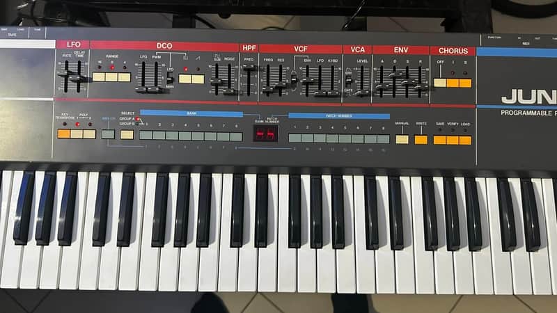 Roland Juno-106 61-Key Programmable Polyphonic Synthesizer 1984 - 1985 - Black image 1