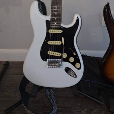 Fender American Performer Stratocaster with Rosewood Fretboard 2018 - Present - Arctic White image 3