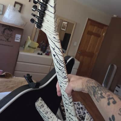 Jackson Custom Shop Warrior 2025 - Limited White Blue Blood Splatter W/COA image 5