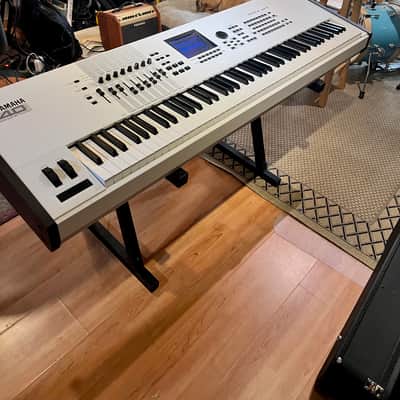 Yamaha Motif XF 8 Production Synthesizer 2010s - White image 2