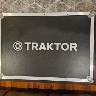 Native Instruments Traktor Kontrol S3 DJ Controller 2019 - Present - Black image 6