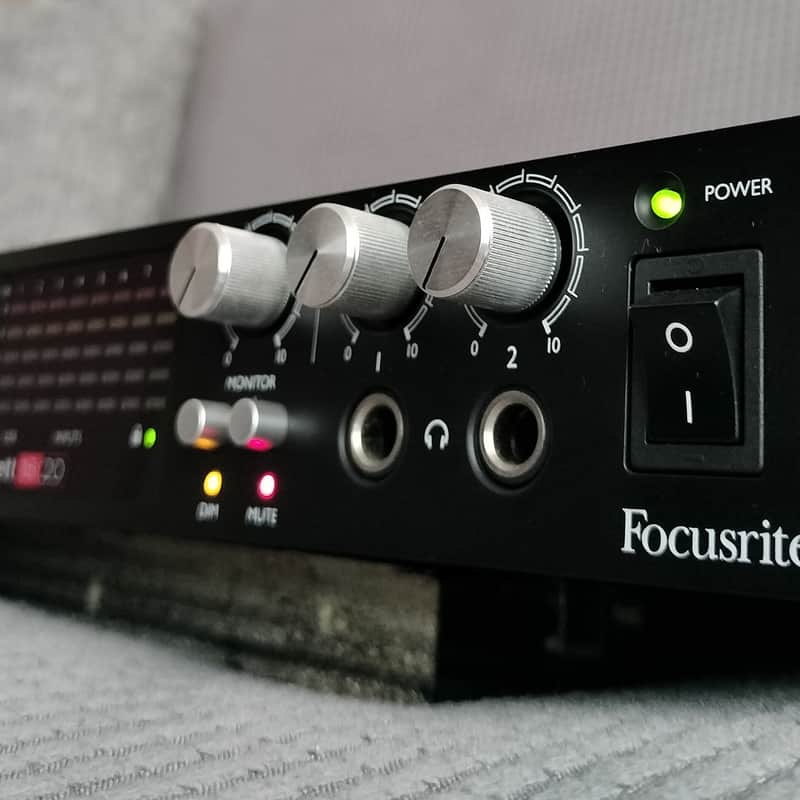 2013 Focusrite Scarlett 18i20 Black-Red