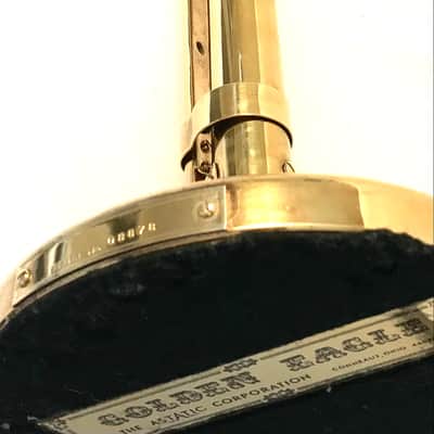 Microphone sucette modèle D-104 d'Astatic Corp. avec support