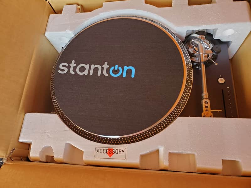 Stanton STR8 150 High-Torque Straight Arm DJ Turntable