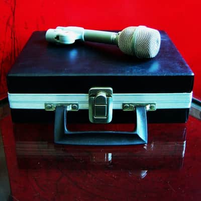Vintage 1994 Electro-Voice RE11 Supercardioid Dynamic Microphone Low Z w accessories RE10 RE15 RE16 RE18 image 1