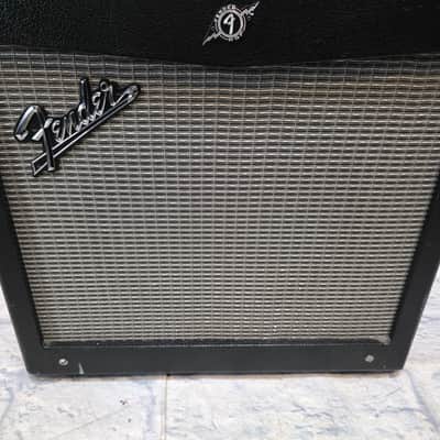 Fender  Mustang v.2 Guitar Combo Amp image 9