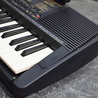 Yamaha PSR-225 61-Key Portable Keyboard image 5