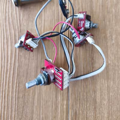 ジャンク American Deluxe Jazz Bass プリアンプ ジャンク American Deluxe Jazz Bass プリアンプ