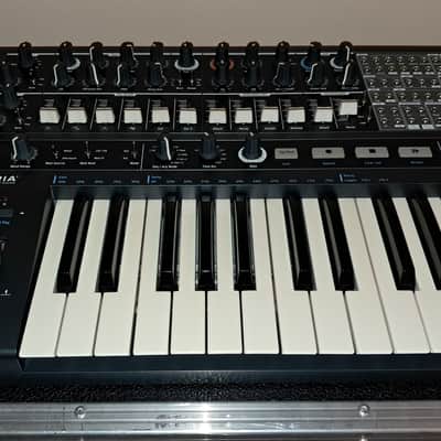 Arturia MiniBrute 2 25-Key Synthesizer