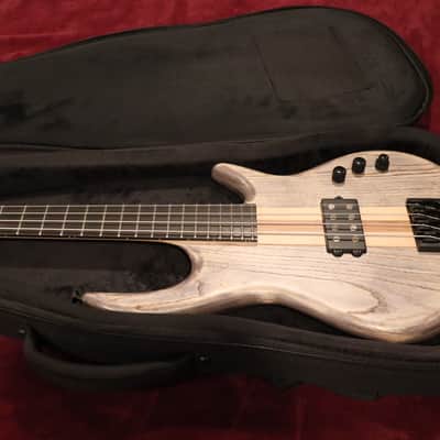 Kiesel Icon 4-String Bass Guitar w/ Soft Case LIKE-NEW image 12