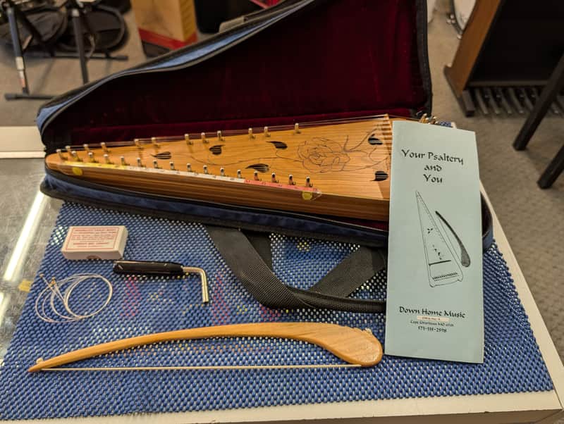 Triangular Bowed Psaltery - Rose image 1