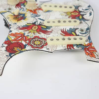 2002 Fender ST-62 Vintage 1962 Reissue Stratocaster Loaded Pickguard Folk Flowers Custom Graphic Crafted in Japan image 4