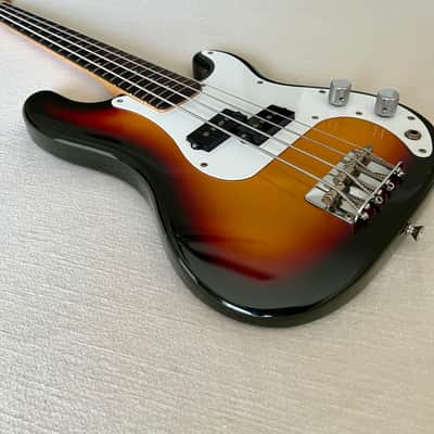 VERY RARE Fender MPB-33 Mini Precision Bass 3-Tone Sunburst (MIJ 1993 - 1995) image 2