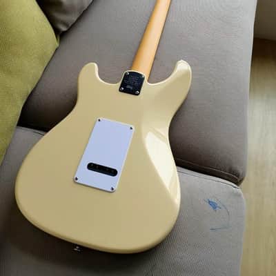 PRS SE Silver Sky 2022 - Present - Moon White image 2