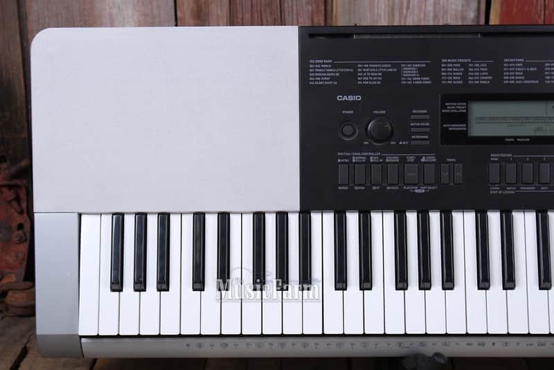 Casio WK-220 Electric Keyboard 76 Key Touch Sensitive with Digital
