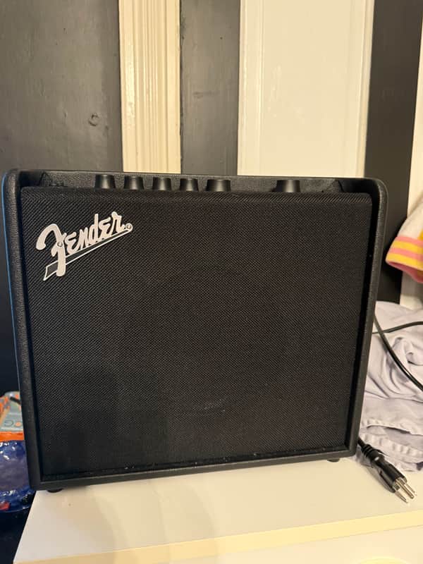 Fender Mustang LT25 25-Watt 1x8" Digital Modeling Guitar Combo 2019 - Present - Black image 1