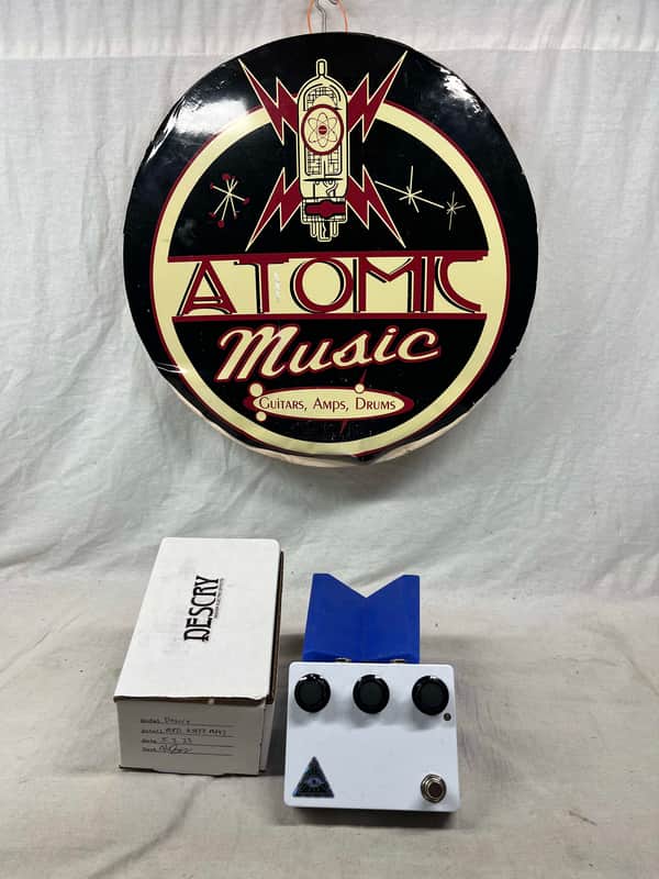 Seeker Electric Effects Descry Fuzz Pedal with Box image 1