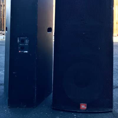 2 JBL VS3218-6 3-way speakers and 1 JBL DSC260 speaker processor image 3