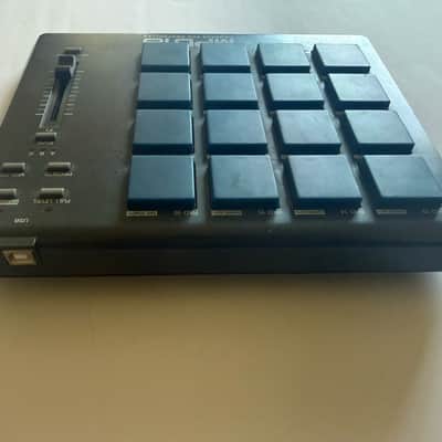 Akai MPD18 - Blue Pads image 3