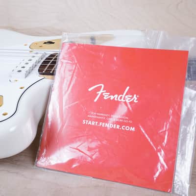 Fender MIJ Traditional '60s Jaguar 2025 Collection White Pearl w/ Bag image 2