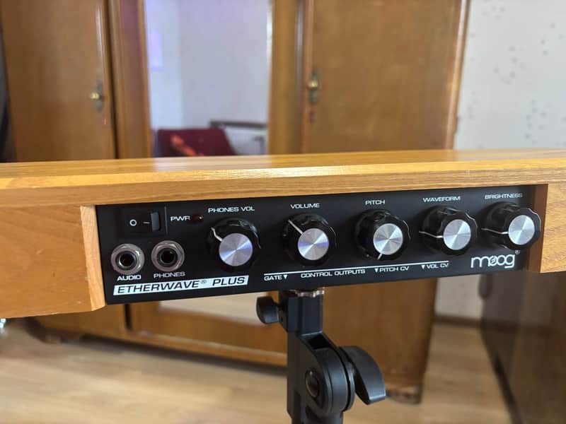 Moog Etherwave Plus Theremin