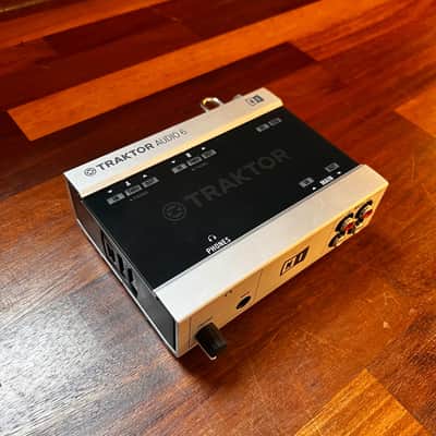 Native Instruments Traktor Scratch A6 Interface 2010s - Silver image 2