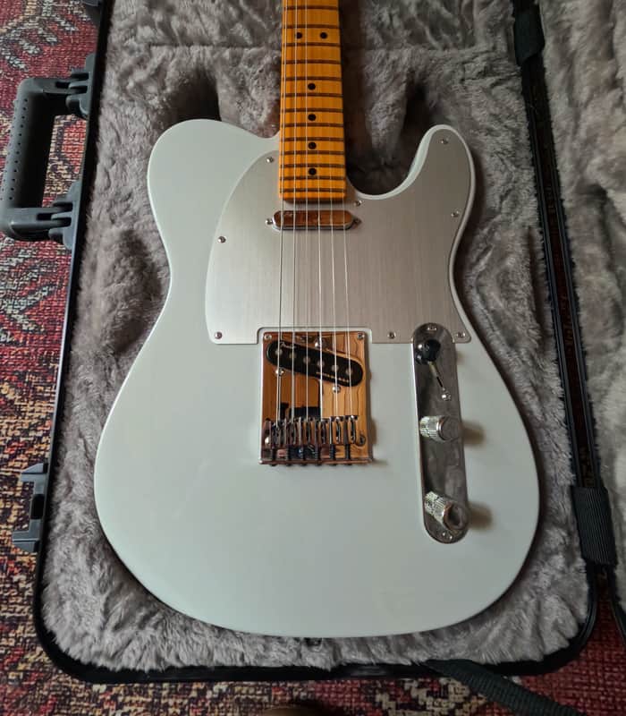 Fender American Ultra II Telecaster with Maple Fretboard 2024 - Present - Avalanche