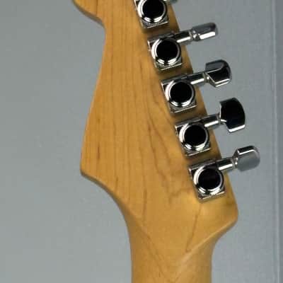 Fender Stratocaster - Made in USA - 2005 - Tobacco Burst - Mint Condition! image 12