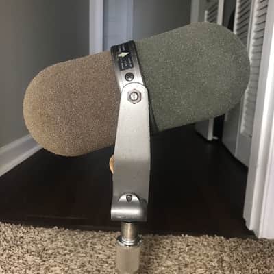 Shure SM5B. Vintage Classic Broadcast SM5. SM7 older brother. Great Shape. image 2