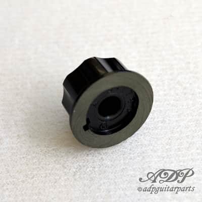 Upper Concentric Knob Deluxe Jazz Bass® Black Fender® image 3
