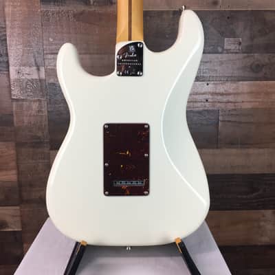 Fender American Professional II Stratocaster, Olympic White, Hard Case, Free Ship, 948 image 2