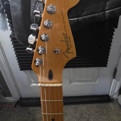 Fender American Professional II Stratocaster with Maple Fretboard 2020 - Present - 3-Color Sunburst image 2