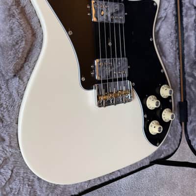 Fender American Professional II Telecaster Deluxe with Maple Fretboard - Olympic White image 3