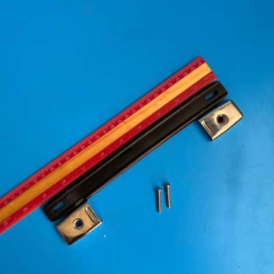 Fender Rumble 15 (PR2490) Bass Amplifier Part: Carrying Handle with Screws image 7