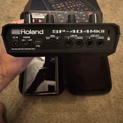Roland SP-404MkII - Never used - includes case and decksaver image 3