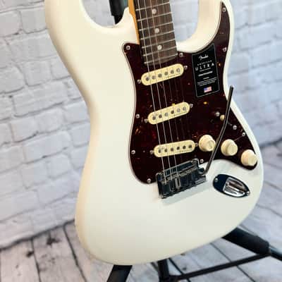 Fender American Ultra Stratocaster with Rosewood Fretboard 2019 - Present - Arctic Pearl image 6