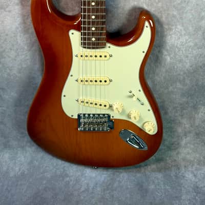 Fender American Performer Stratocaster with Rosewood Fretboard 2021 - Honeyburst image 2