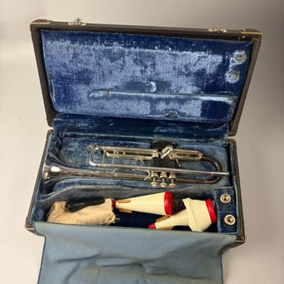 Bach Stradivarius Model 37 - Trumpet   Possibly 1970's -80's Played , but all there. Original HSC image 6