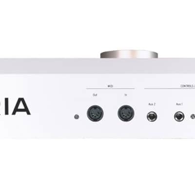 Arturia ASTROLAB 61 Key Stage Keyboard w/MIDI DIN I/O, USB-C+Software image 5