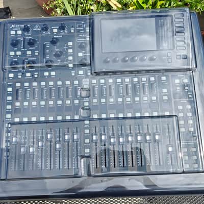 Behringer X32 Compact - mixing desk - w/ softbag, flight case, decksaver, gooseneck LED image 5