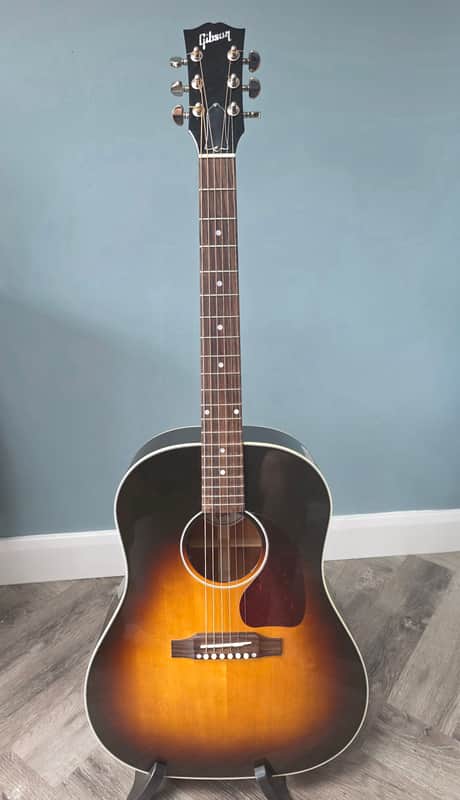 Gibson J-45 Standard Vintage Sunburst 2024 – Excellent Condition – OHSC & Case Candy