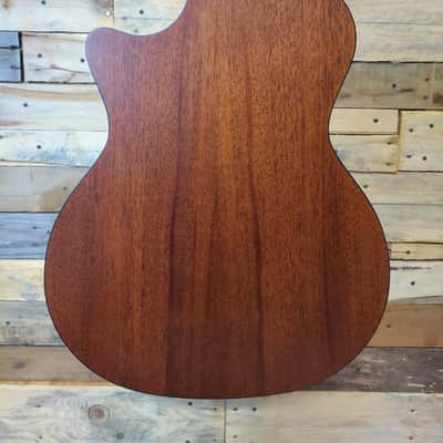 Taylor 324ce Grand Auditorium Mahogany Shaded Edgeburst ES2 2024 - Mahogany Shaded Edgeburst image 3