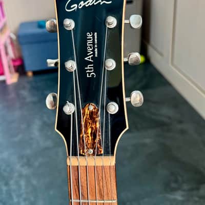Godin 5th Avenue Kingpin Cognac Burst image 5