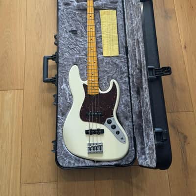 Fender Jazz Bass American Professional II - Olympic White Maple Fingerboard image 1