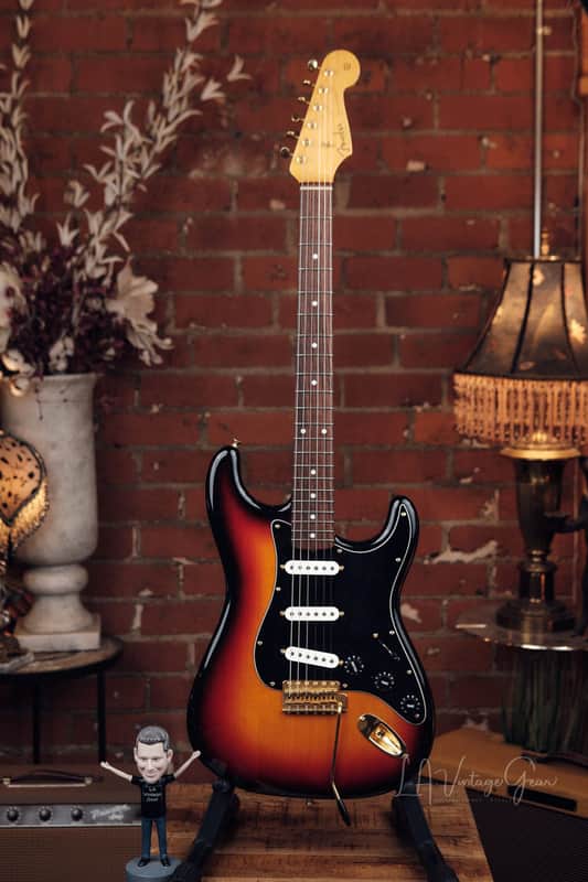 1993 Fender Japan ST-62G Stratocaster – Fujigen Era – Gold Hardware in 3-Tone Sunburst! image 1