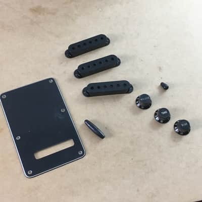 Fender Vintage Reissue Black Relic Knobs Strat Pickup Covers Back Plate Guitar Tremolo Cover Complete Set image 12