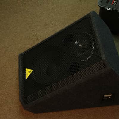 Behringer Eurolive VS1220F 600-Watt 12" Passive Floor Monitor Speaker 2010s - Standard image 2