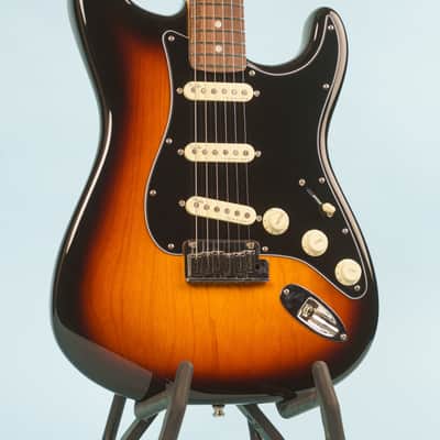 2024 Fender American Ultra Luxe Stratocaster 2-Color Sunburst image 2